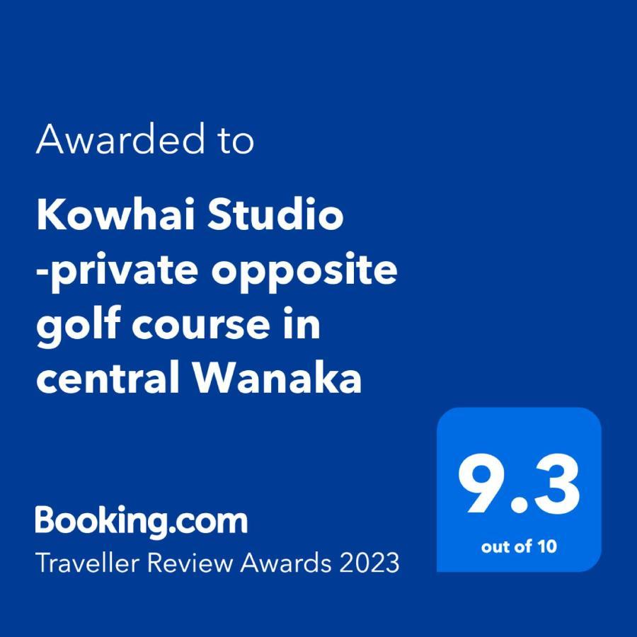 Appartamento Kowhai Studio -private opposite golf course in central Wanaka Esterno foto